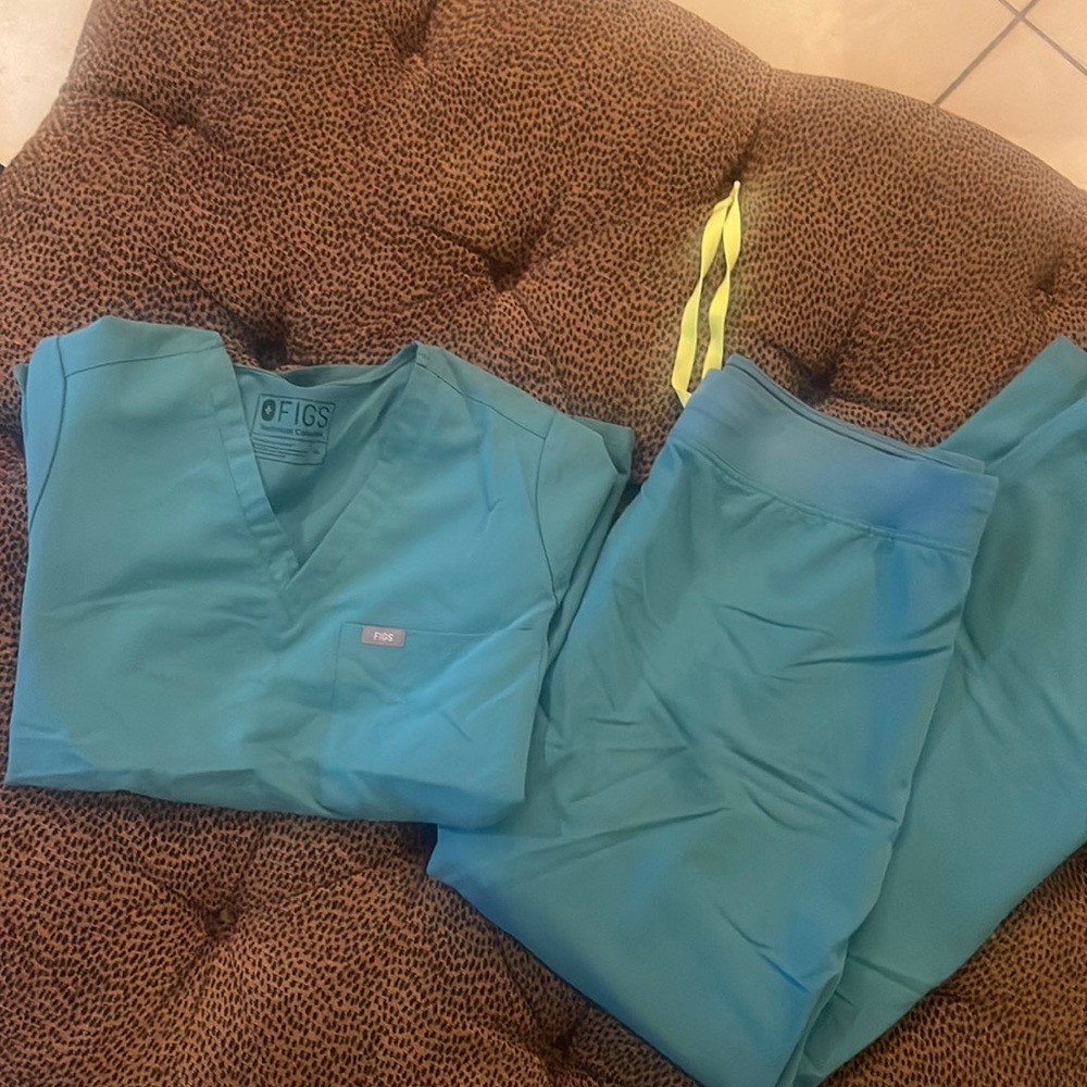 Figs teal color